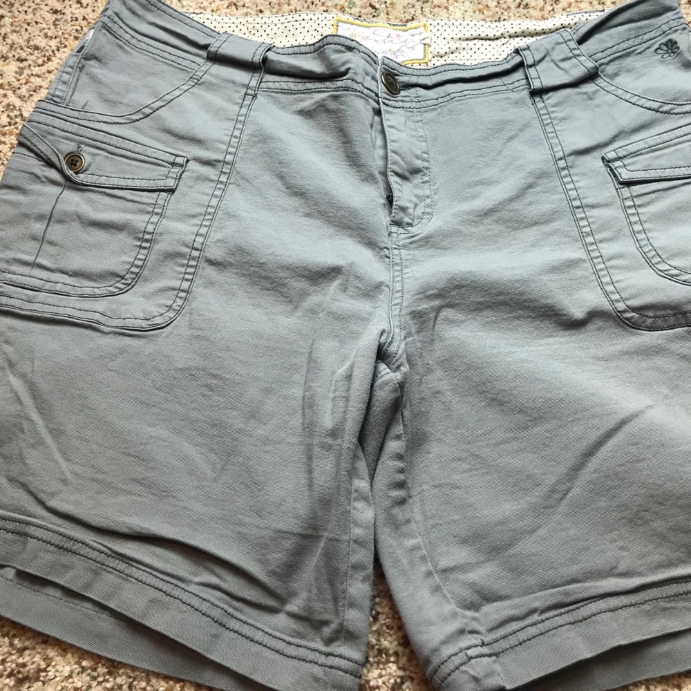 Adventura Cargo Shorts